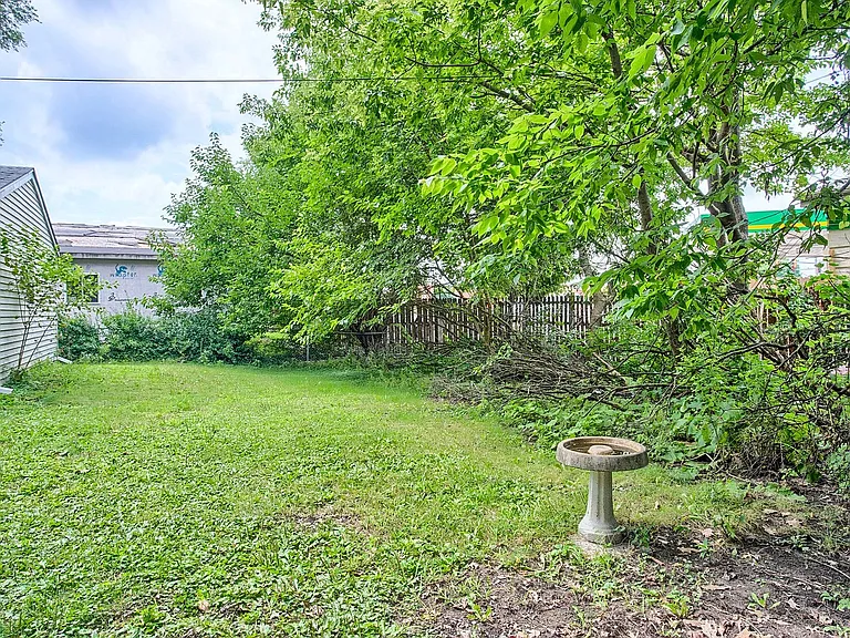 1714 W Clark St — Photo 15