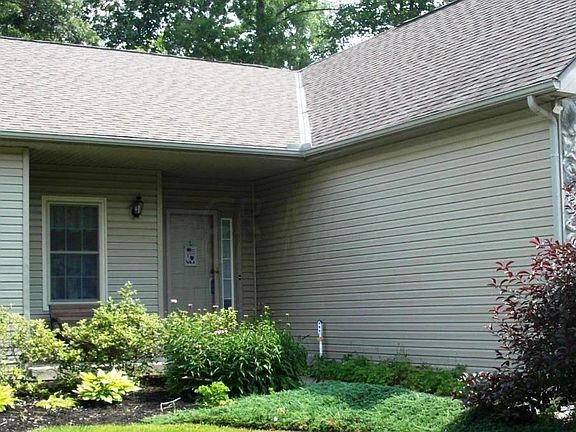 4th image of 444 Bristol Dr