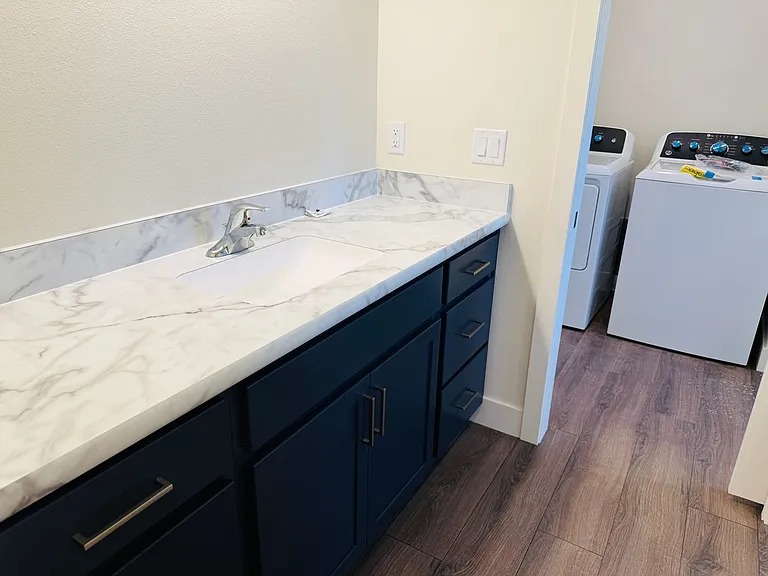 510 Howard Ave — Photo 6