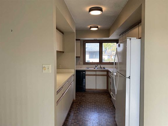 3rd image of 1321 Freda Dr APT D