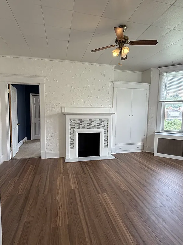 3 bed, 2.0 bath, 2504 sqft, $1,750 — Photo 3