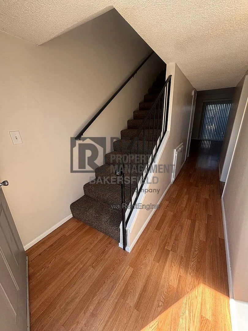 2 bed, 2.5 bath, 1056 sqft, $1,425 — Photo 3