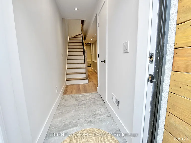50 A Lanark Ave #COACHHS — Photo 2