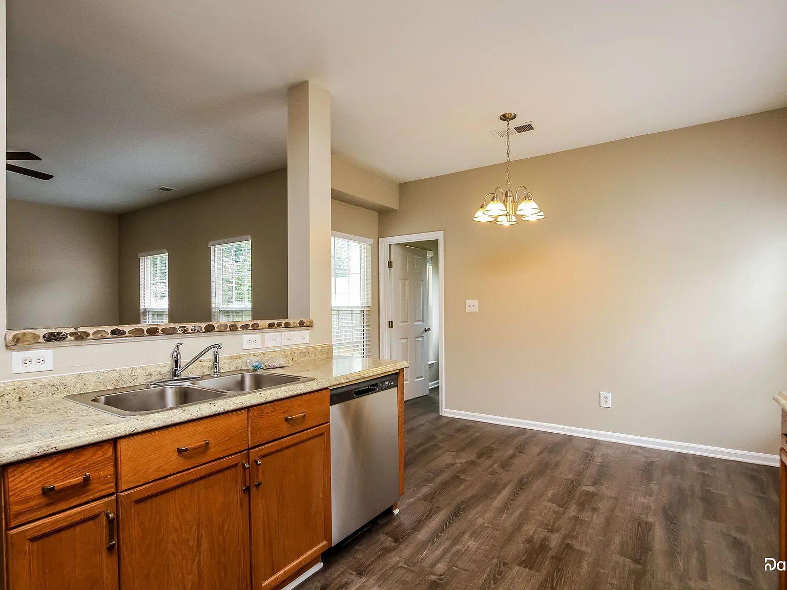 3 bed, 2.5 bath, 1778 sqft, $1,790 — Photo 2