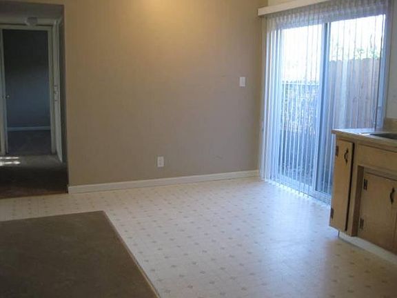 4th image of 308 Montrose Dr APT B