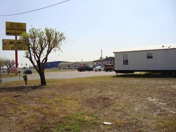 5th image of 801 E Expressway 83