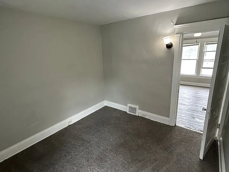 12918 Ferris Ave — Photo 3