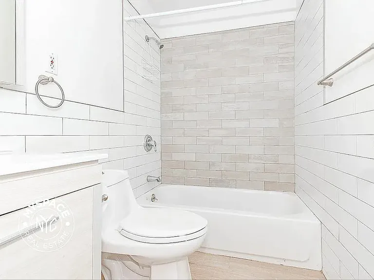 249 Melrose St #2R — Photo 9