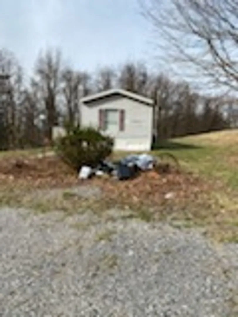 2 bed/2 bath manufactured home in private setting — Photo 1