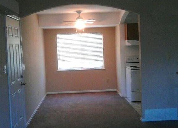 Dining/ breakfast nook