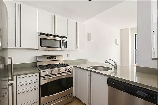 Rented by REAL New York | media 19