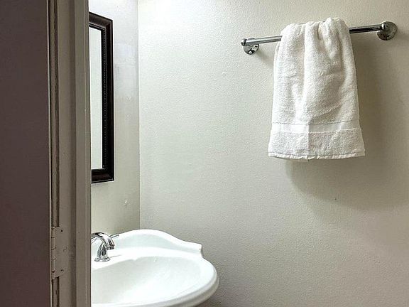 5th image of 2908 Wren Ct
