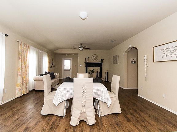 3rd image of 2123 Meadow Park Dr