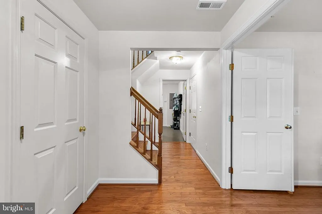 3 bed, 2.5 bath, 1740 sqft, $4,300 — Photo 3