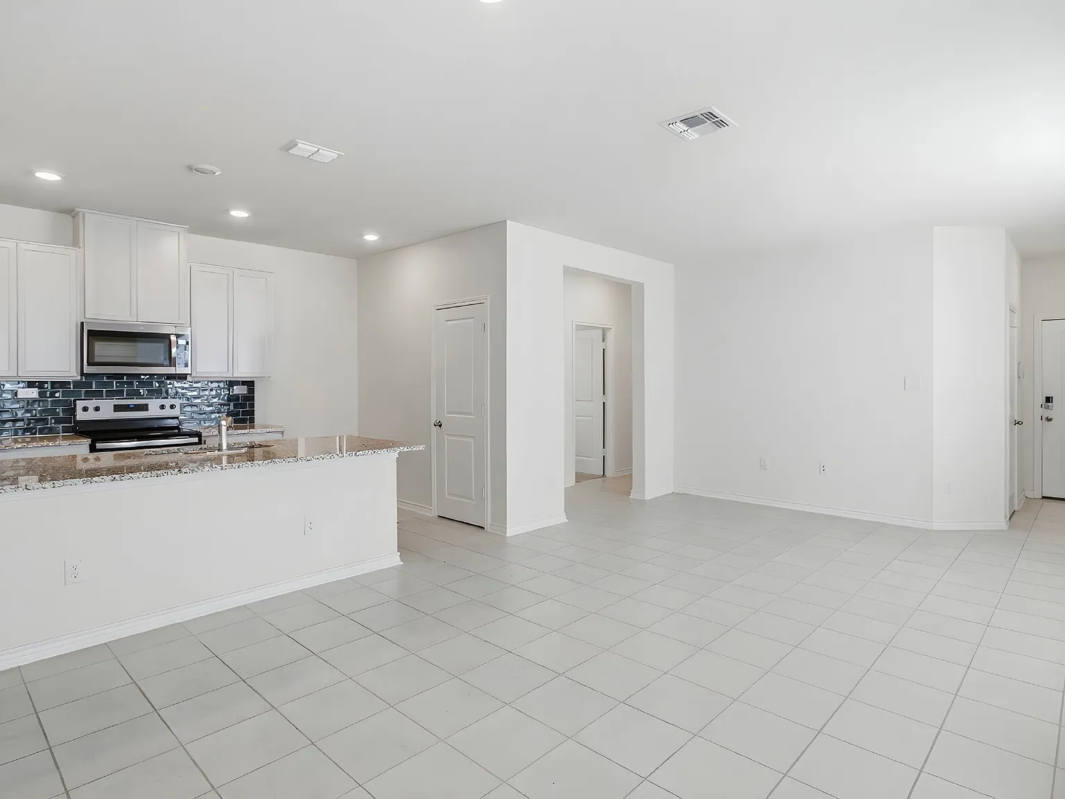 4 bed, 1414 sqft, $1,695 — Photo 3