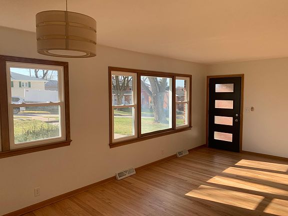2nd image of 3037 S 107th Ave