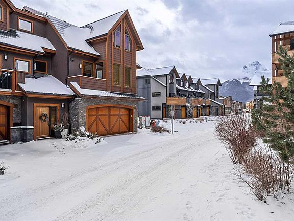 2nd image of 22 W Streamside Ln