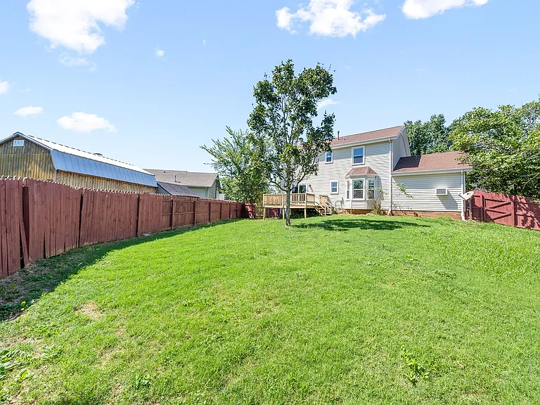 830 Iris Ln — Photo 29