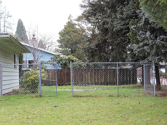 5th image of 1769 SE Spruce St
