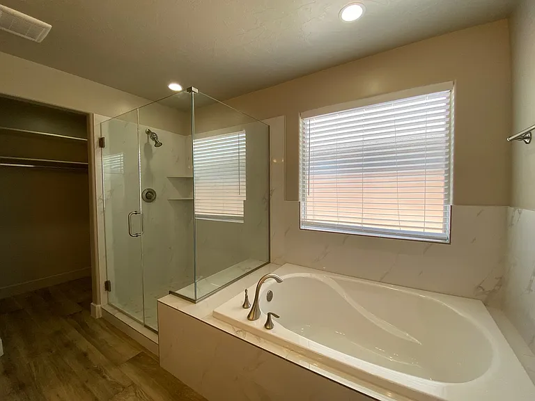 758 N 300 W — Photo 26