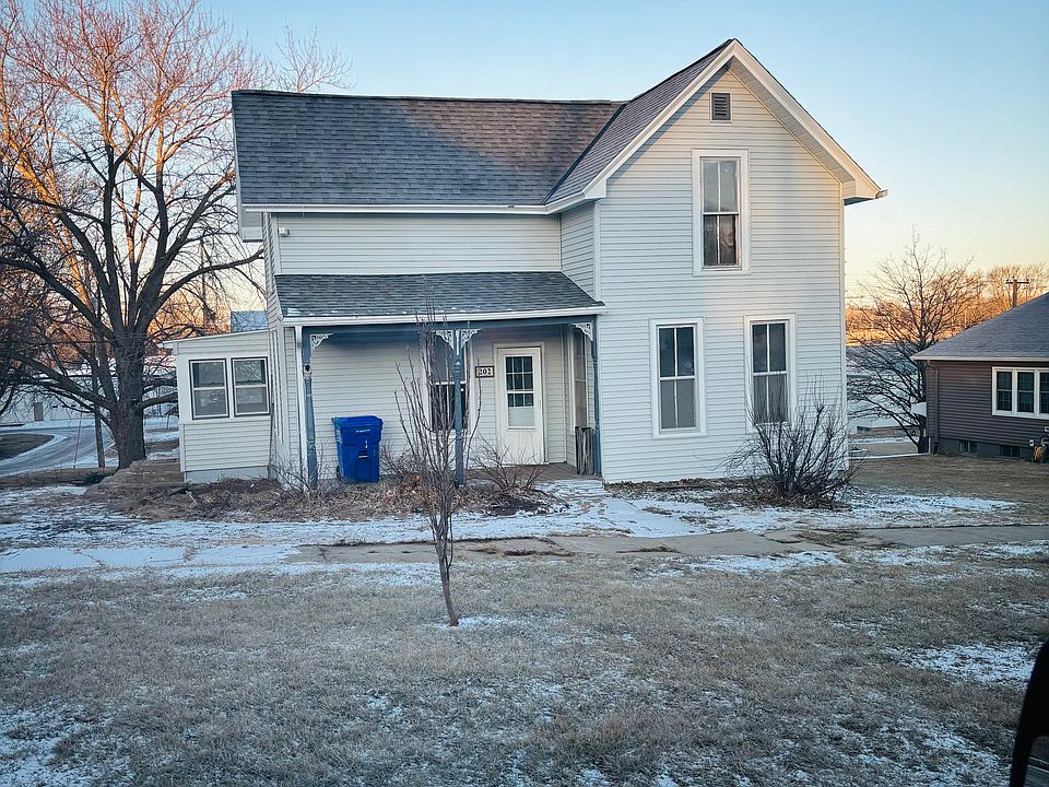 2nd image of 202 N Maple St