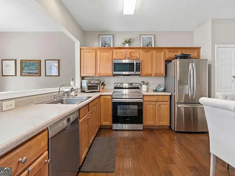240 Regent Sq — Photo 4