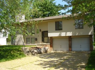 610 Shannon Rd, Papillion, NE 68046