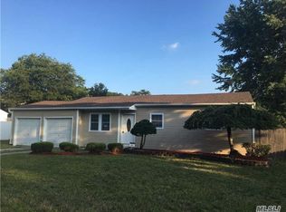 34 2nd Pl, Central Islip, NY 11722