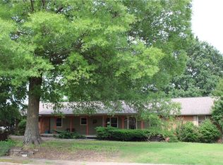 5725 S Berry Farm Dr, Rogers, AR 72758