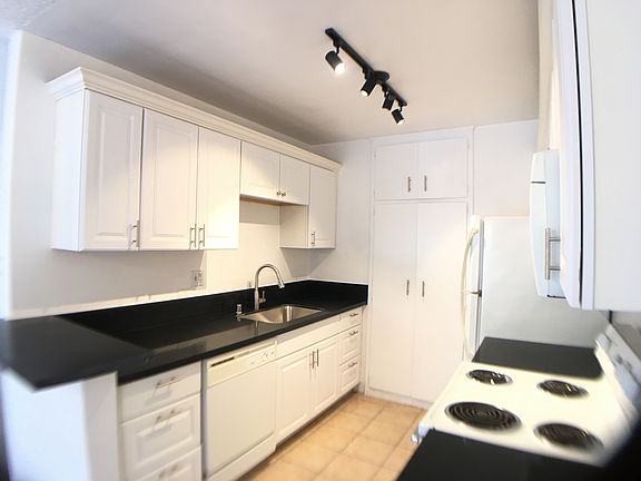 4th image of 1544 N Fuller Ave APT 1
