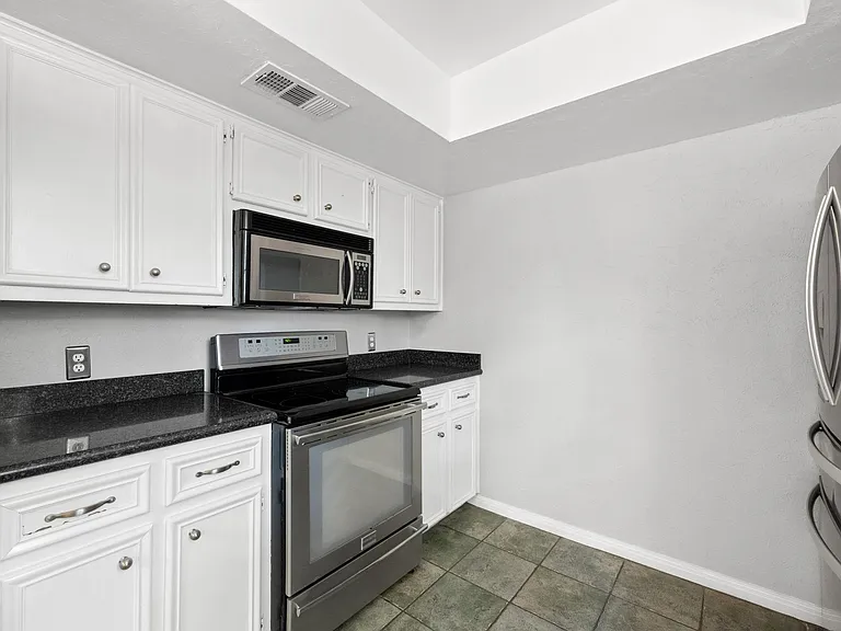 3303 Sanderling Trl — Photo 11