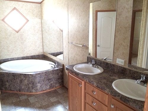5th image of 134 Leaning Oaks Cir