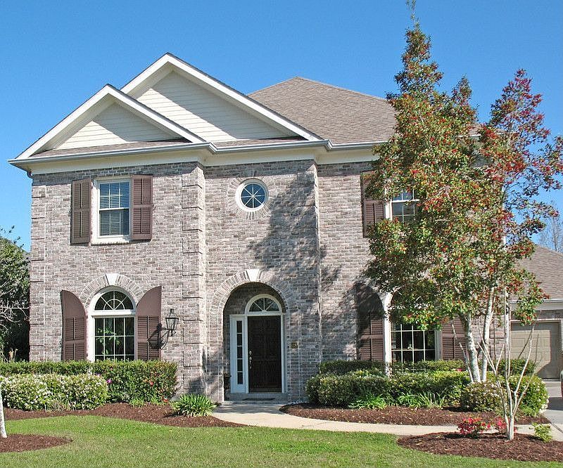 1st image of 28 Fairway Oaks Dr