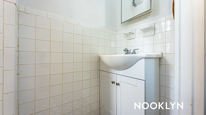 Rented by Nooklyn NYC LLC | media 19