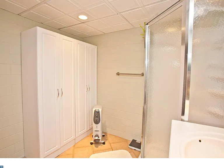 3351 Ainslie St — Photo 16