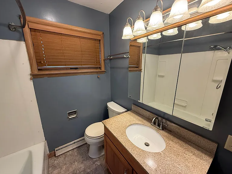 1400 S Riverdale Rd — Photo 8