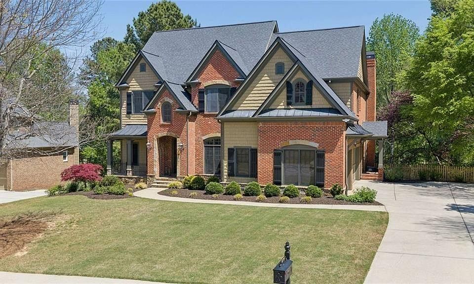 1st image of 270 Meadow Path Dr