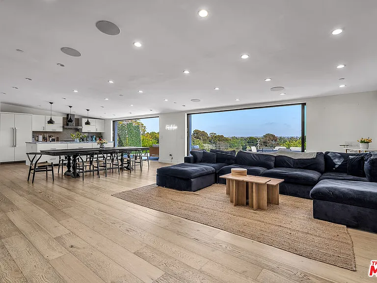 1812 Navy St — Photo 7