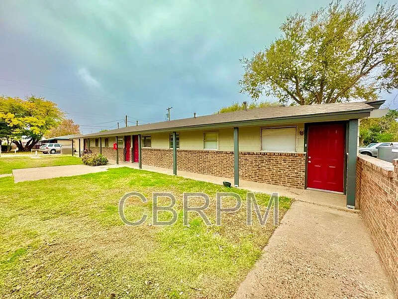 Photo 1 of 10 - 1101 52nd St #C - Lubbock, TX Primary Photo - 1101 52nd St #C