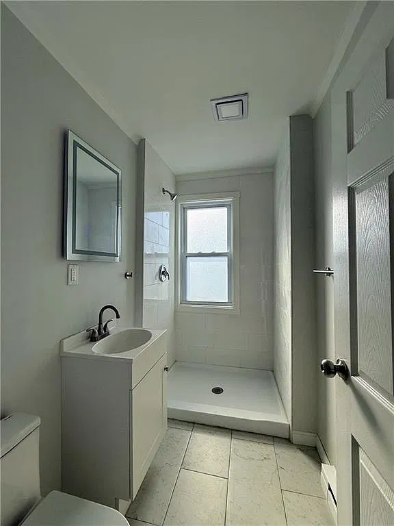 3 bed, 1050 sqft, $2,400 — Photo 2