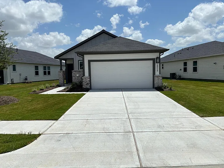 18023 Lasso Mills Dr — Photo 2