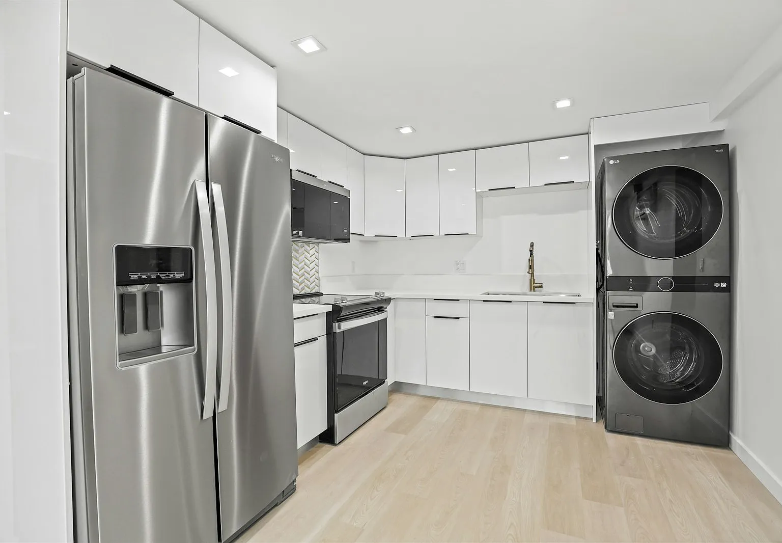 2561 W Avenue 30 — Photo 1