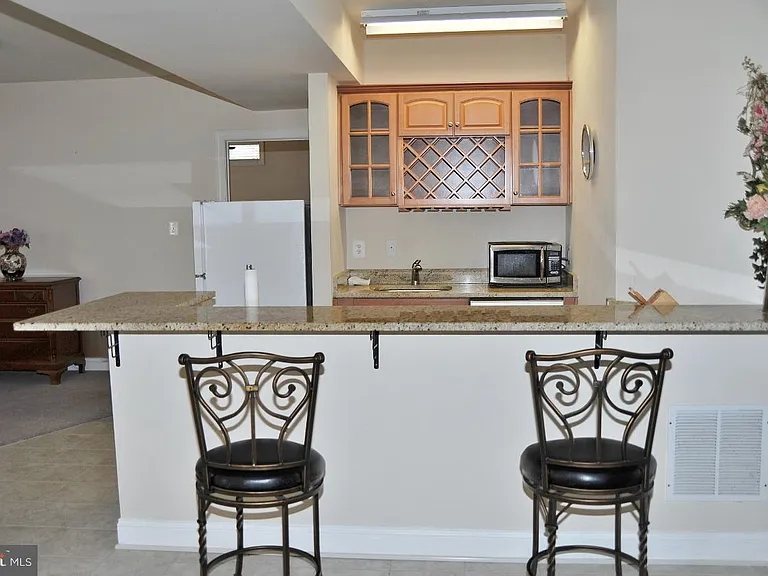 7582 Venture Dr — Photo 12