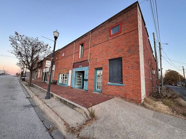212 Ferry St