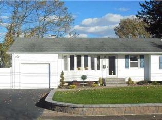116 Oak Neck Rd, West Islip, NY 11795