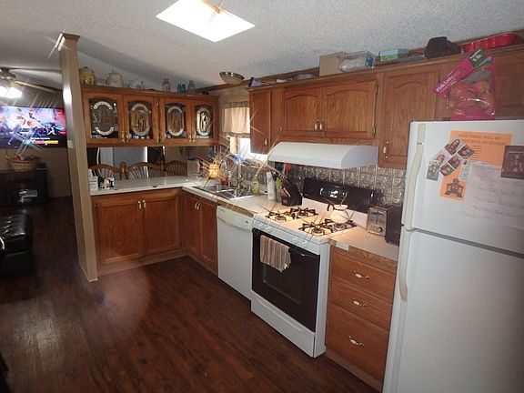 5th image of 404 S Linville St
