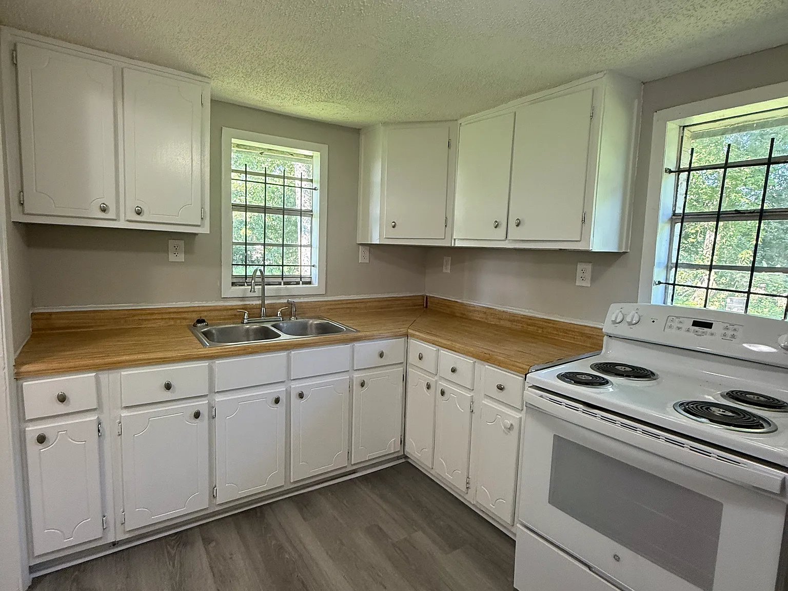 3 bed, 927 sqft, $1,200 — Photo 4