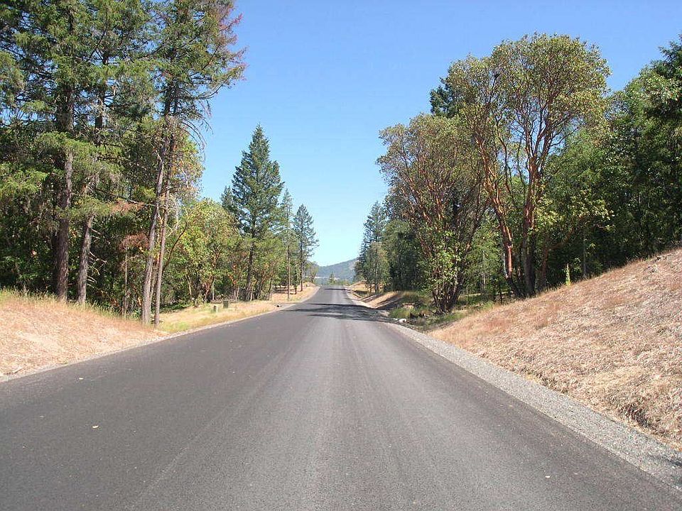 1st image of 140 Columbia Crst