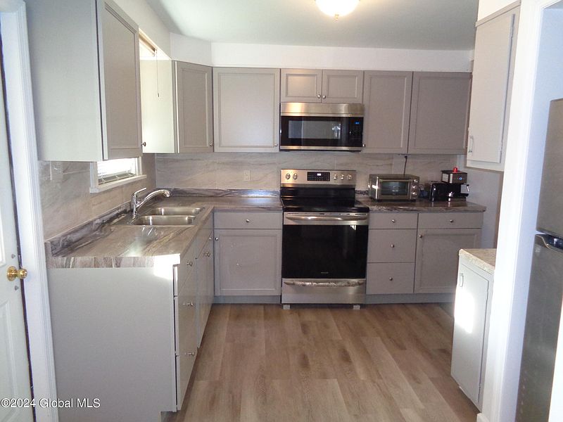 4th image of 3002 Westside Avenue