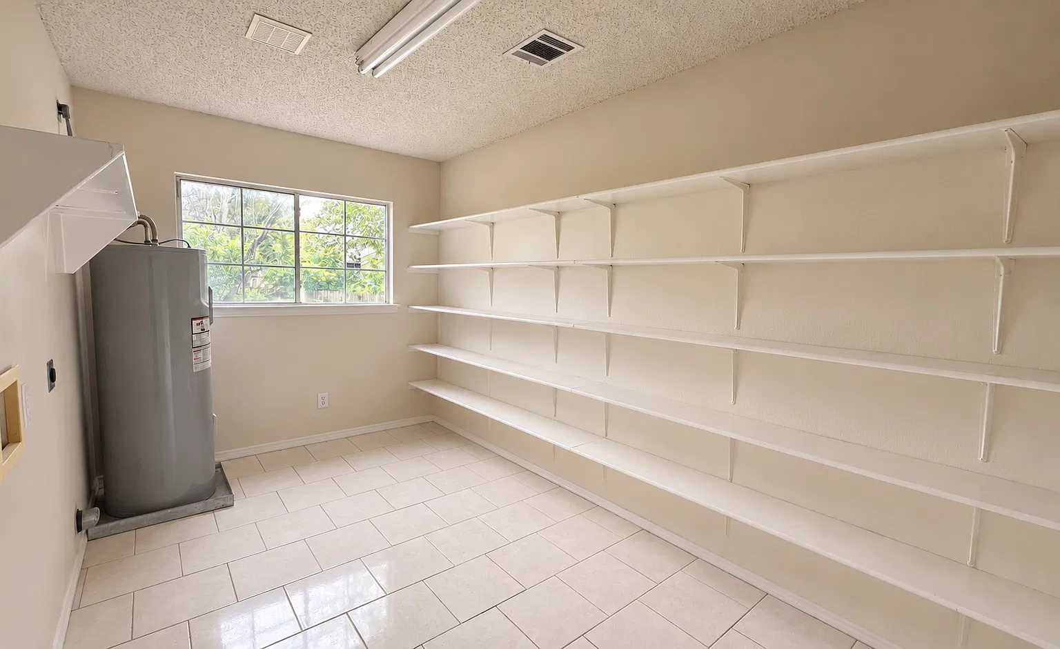4 bed, 2.5 bath, 2488 sqft, $2,195 — Photo 3